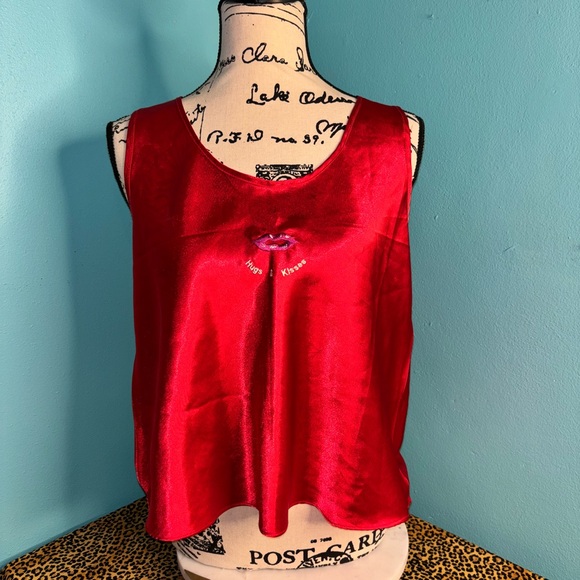 OYÓ Red Satin Sleeveless Top - Picture 1 of 4